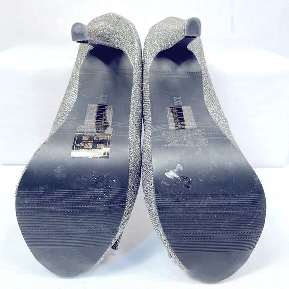 SILVER OPEN TOE SHOES WITH BOW AND 5” HEELS NEVER WORN SIZE 8 - Picture 5 of 5